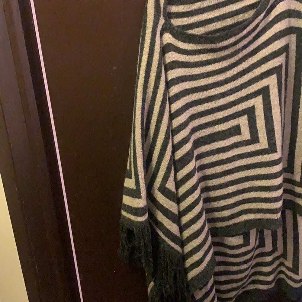 Knit Poncho - Picture 2 of 3